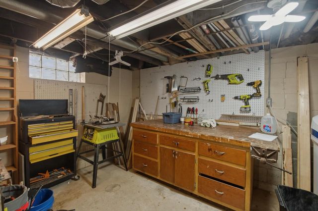 N29W27397 Peninsula DRIVE, Pewaukee, WI 53072