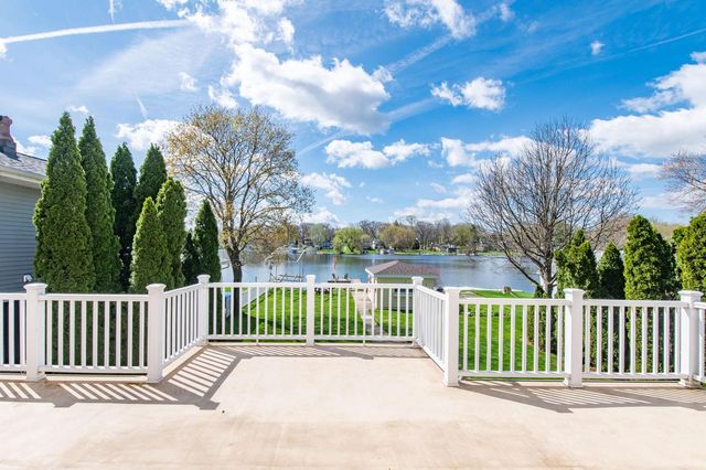 N29W27397 Peninsula DRIVE, Pewaukee, WI 53072