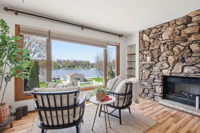 N29W27397 Peninsula DRIVE, Pewaukee, WI 53072