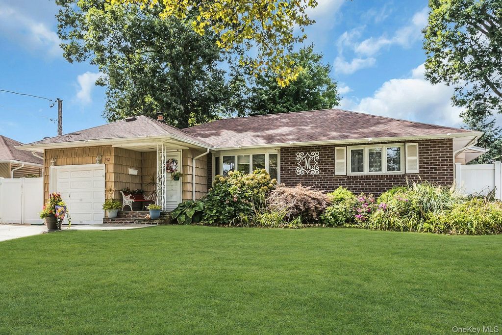 912 Ascan Street, Valley Stream, NY 11580 — exterior