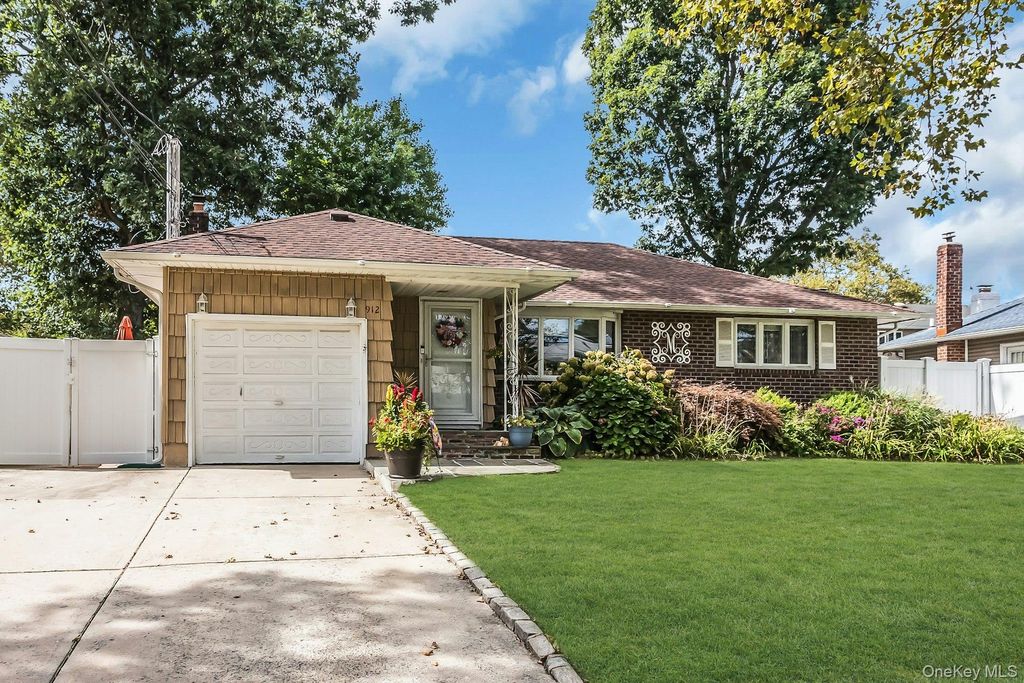 912 Ascan Street, Valley Stream, NY 11580 — photo 2