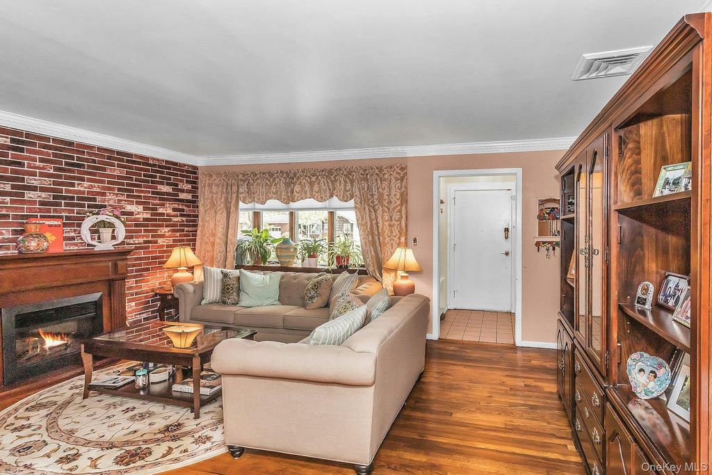 912 Ascan Street, Valley Stream, NY 11580 — photo 3