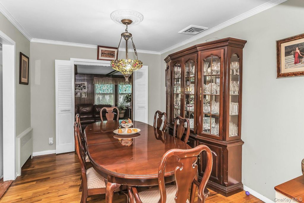912 Ascan Street, Valley Stream, NY 11580 — photo 5