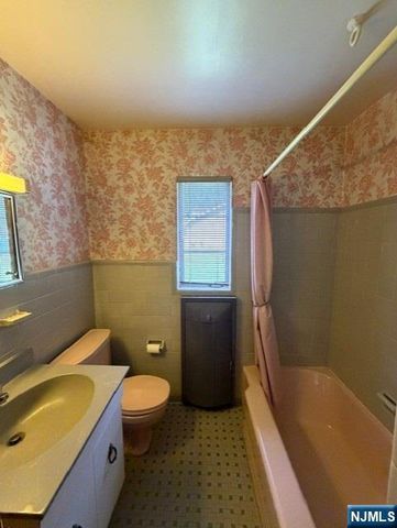 91 Rose Avenue, Woodcliff Lake, NJ 07677