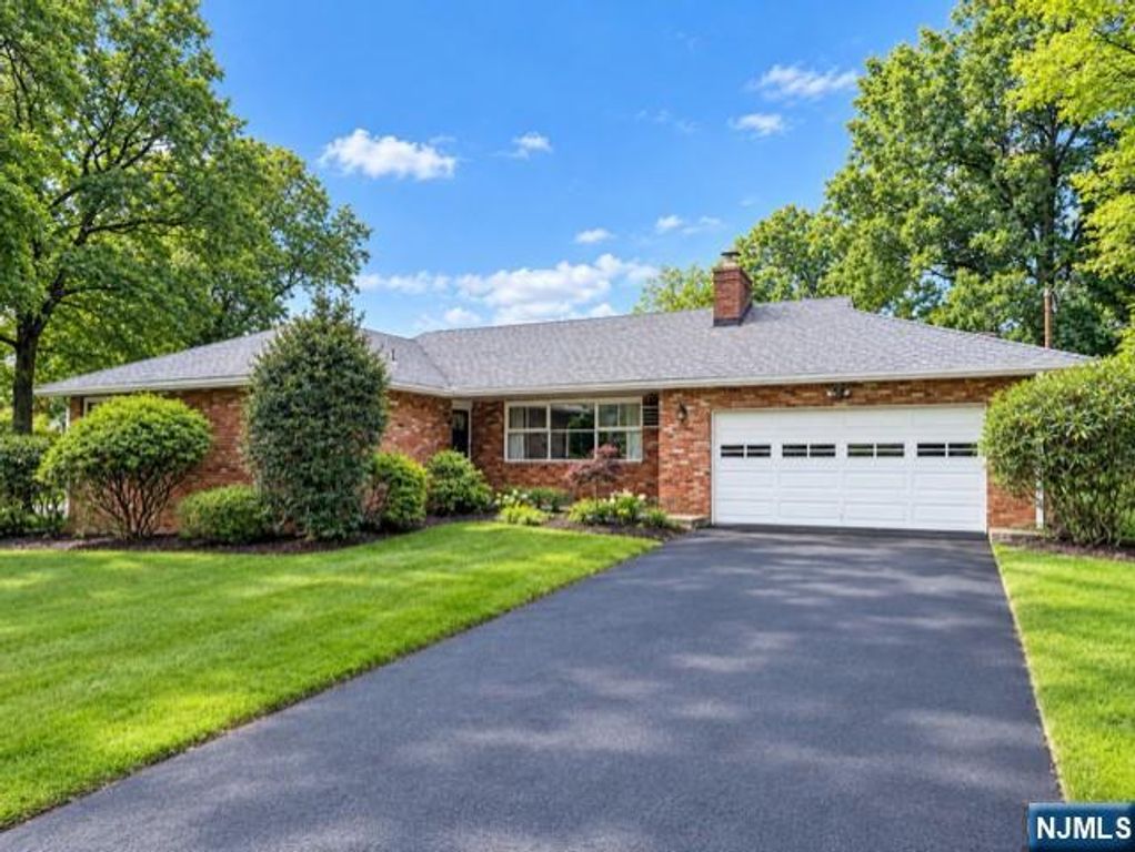 91 Rose Avenue, Woodcliff Lake, NJ 07677