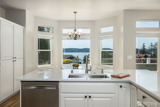 9924 Sunset Drive, La Conner, WA 98257