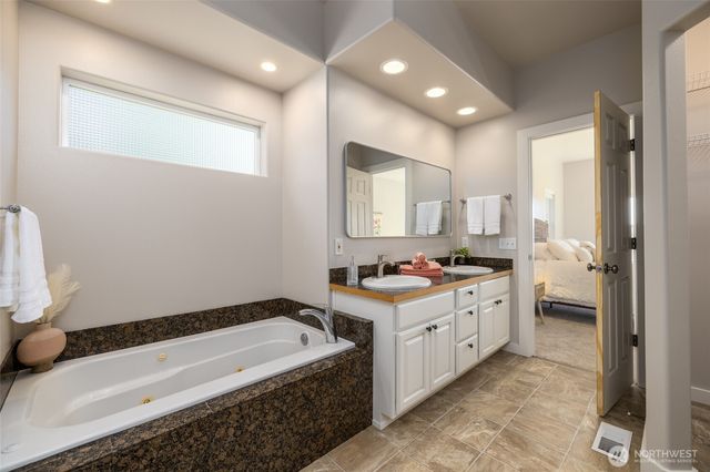 9924 Sunset Drive, La Conner, WA 98257