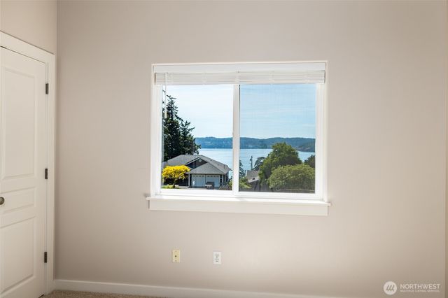 9924 Sunset Drive, La Conner, WA 98257