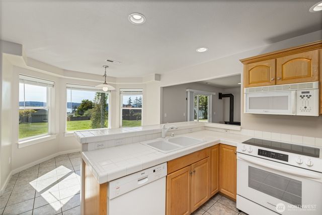 9924 Sunset Drive, La Conner, WA 98257