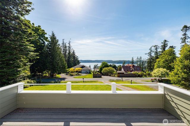 9924 Sunset Drive, La Conner, WA 98257