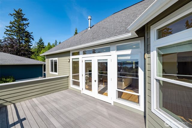 9924 Sunset Drive, La Conner, WA 98257