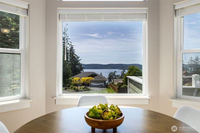 9924 Sunset Drive, La Conner, WA 98257