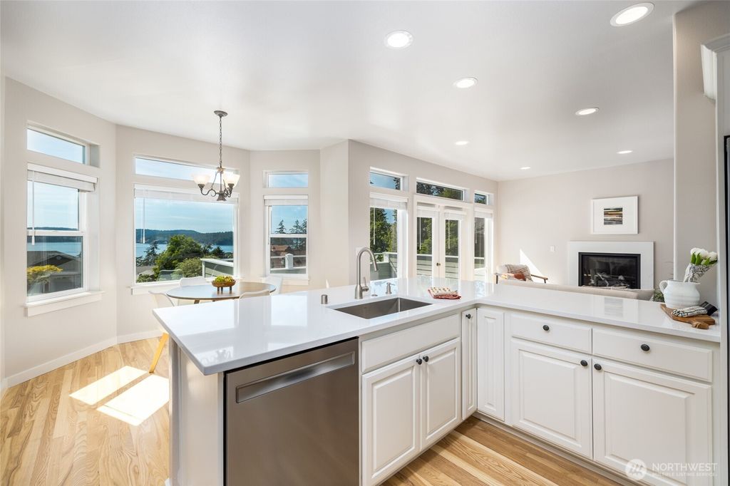 9924 Sunset Drive, La Conner, WA 98257