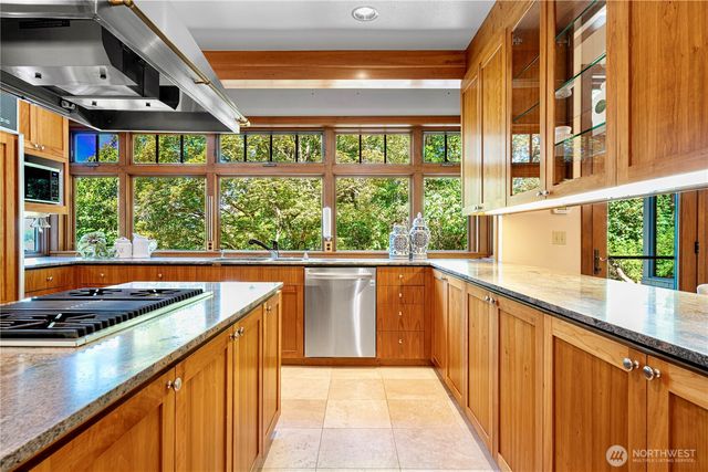 8281 W Mercer Way, Mercer Island, WA 98040