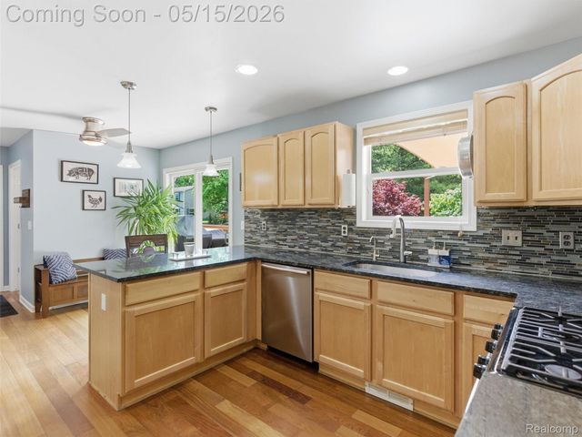 4241 Island Park Drive, Waterford Charter Township, MI 48329