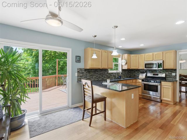 4241 Island Park Drive, Waterford Charter Township, MI 48329