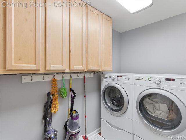 4241 Island Park Drive, Waterford Charter Township, MI 48329