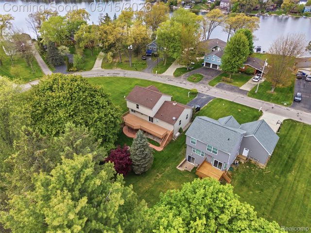 4241 Island Park Drive, Waterford Charter Township, MI 48329