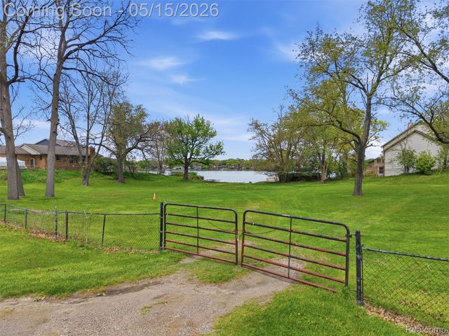 4241 Island Park Drive, Waterford Charter Township, MI 48329