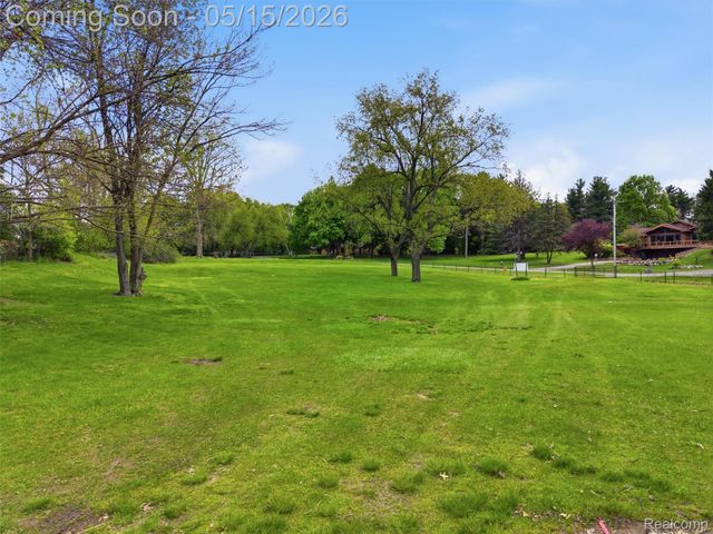 4241 Island Park Drive, Waterford Charter Township, MI 48329