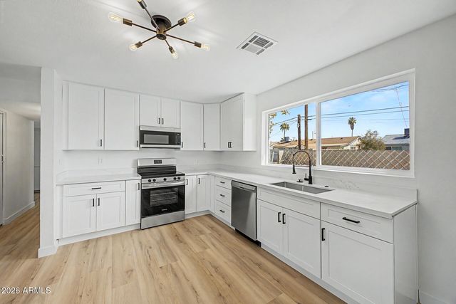 3123 W WINDROSE Drive, Phoenix, AZ 85029