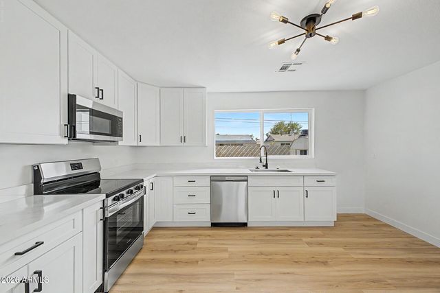 3123 W WINDROSE Drive, Phoenix, AZ 85029