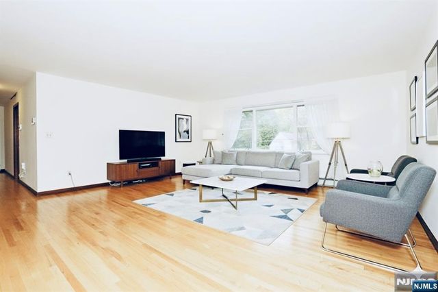 22 W Oakdene Avenue 1 FL, Palisades Park, NJ 07650