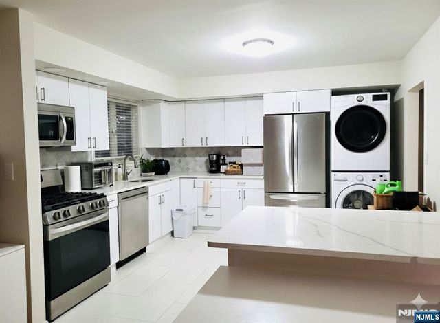 22 W Oakdene Avenue 1 FL, Palisades Park, NJ 07650