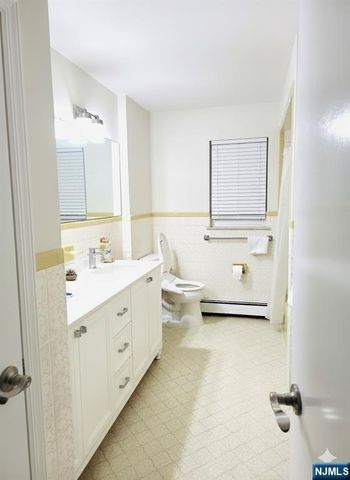 22 W Oakdene Avenue 1 FL, Palisades Park, NJ 07650