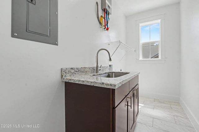 6 Sherman Avenue, Pass Christian, MS 39571