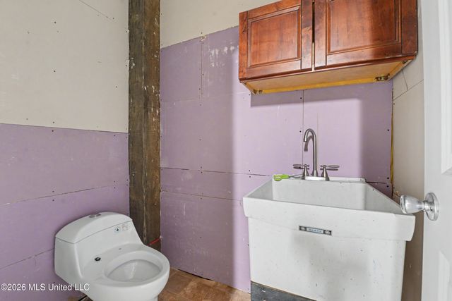 6 Sherman Avenue, Pass Christian, MS 39571