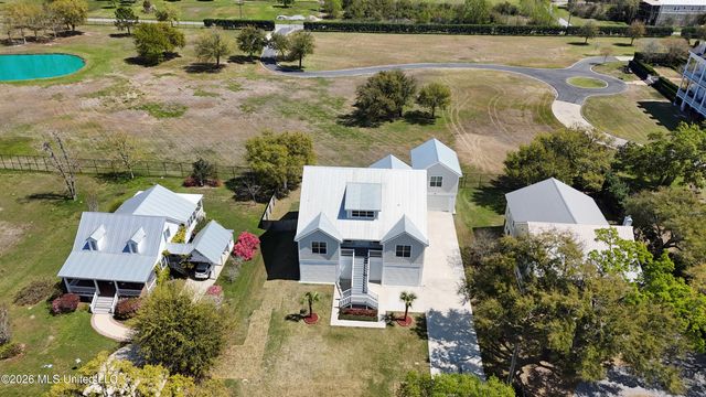 6 Sherman Avenue, Pass Christian, MS 39571