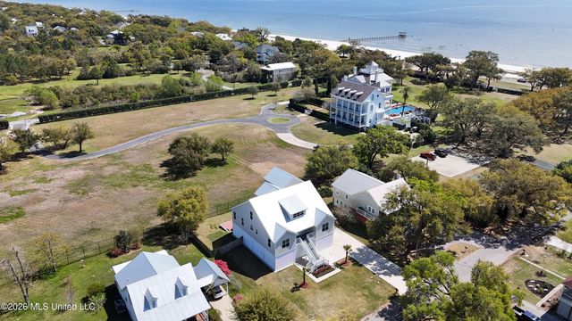 6 Sherman Avenue, Pass Christian, MS 39571