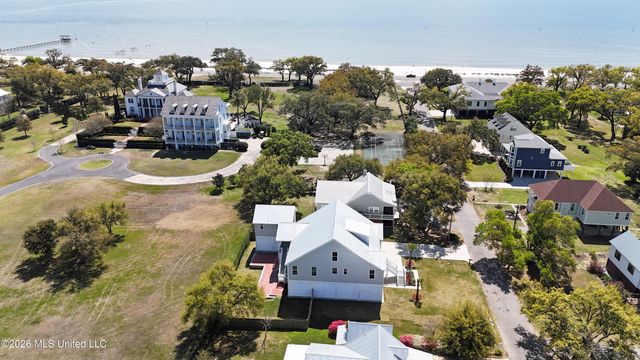 6 Sherman Avenue, Pass Christian, MS 39571