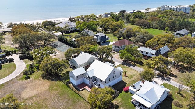 6 Sherman Avenue, Pass Christian, MS 39571