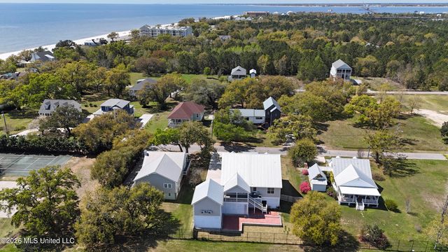 6 Sherman Avenue, Pass Christian, MS 39571