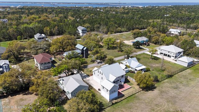 6 Sherman Avenue, Pass Christian, MS 39571