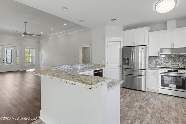 6 Sherman Avenue, Pass Christian, MS 39571