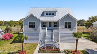 6 Sherman Avenue, Pass Christian, MS 39571