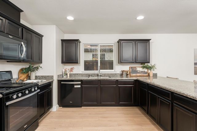 1245 White Pine Ln, Lincoln, CA 95648