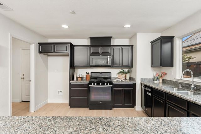 1245 White Pine Ln, Lincoln, CA 95648