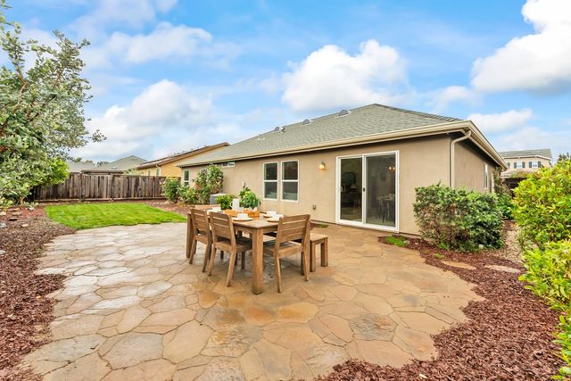 1245 White Pine Ln, Lincoln, CA 95648