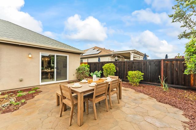 1245 White Pine Ln, Lincoln, CA 95648