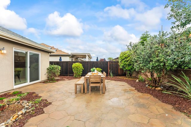 1245 White Pine Ln, Lincoln, CA 95648