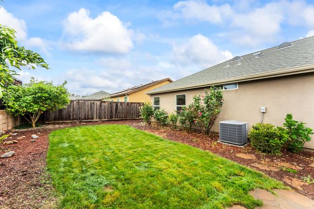 1245 White Pine Ln, Lincoln, CA 95648