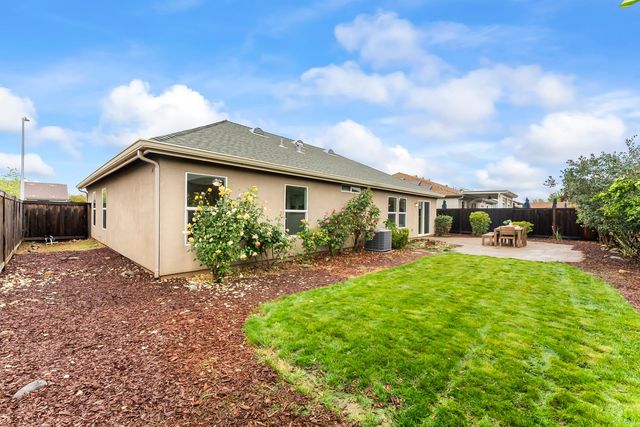 1245 White Pine Ln, Lincoln, CA 95648
