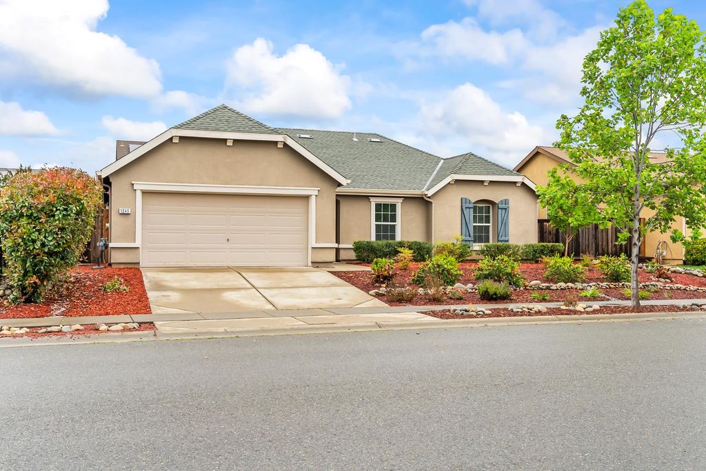 1245 White Pine Ln, Lincoln, CA 95648