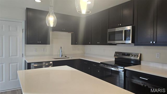 431 Sunset Hollow Dr, Wentzville, MO 63385