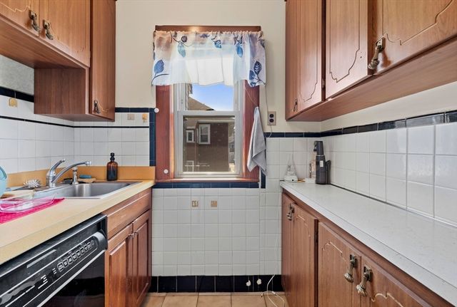 16 Newbern Ave 2, Medford, MA 02155