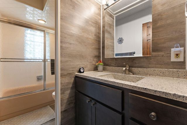 1703 E Glendale Boulevard, Valparaiso, IN 46383